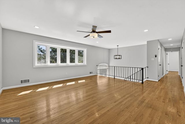 306 S PERSHING DR, Arlington, VA 22204