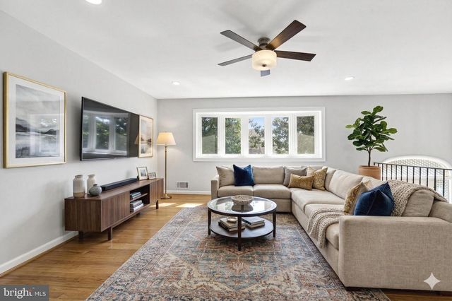 306 S PERSHING DR, Arlington, VA 22204