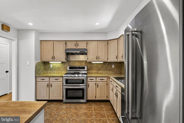 306 S PERSHING DR, Arlington, VA 22204