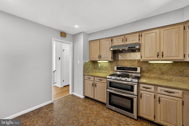 306 S PERSHING DR, Arlington, VA 22204