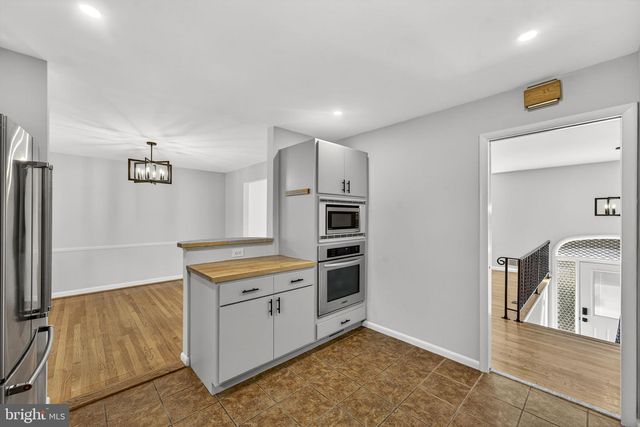 306 S PERSHING DR, Arlington, VA 22204