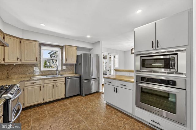 306 S PERSHING DR, Arlington, VA 22204