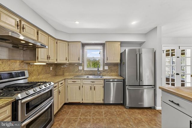 306 S PERSHING DR, Arlington, VA 22204