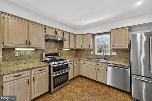 306 S PERSHING DR, Arlington, VA 22204