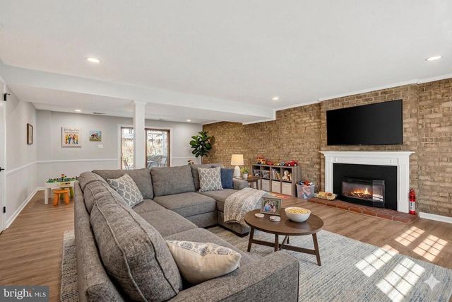 306 S PERSHING DR, Arlington, VA 22204