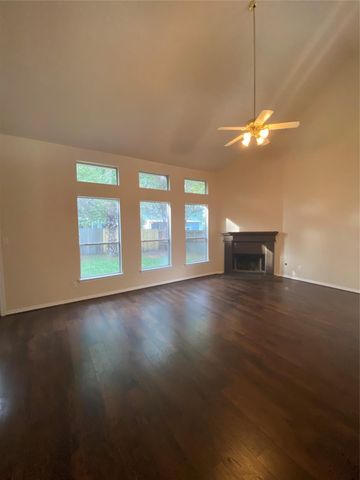 9210 Hidden Lake E, Magnolia, TX 77354