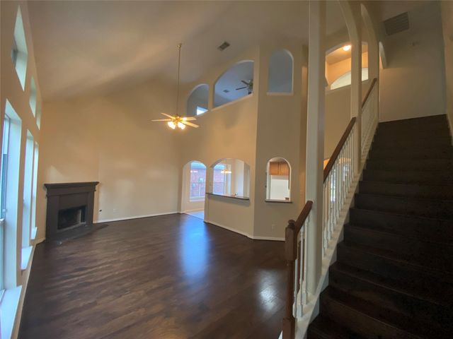 9210 Hidden Lake E, Magnolia, TX 77354