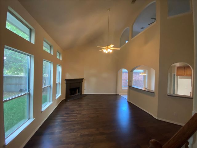 9210 Hidden Lake E, Magnolia, TX 77354