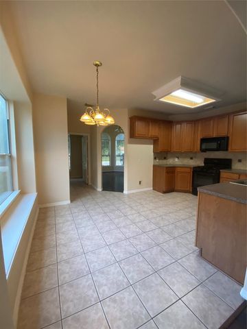 9210 Hidden Lake E, Magnolia, TX 77354