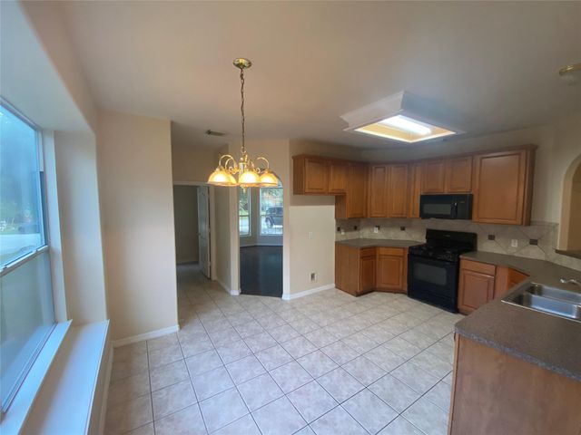 9210 Hidden Lake E, Magnolia, TX 77354