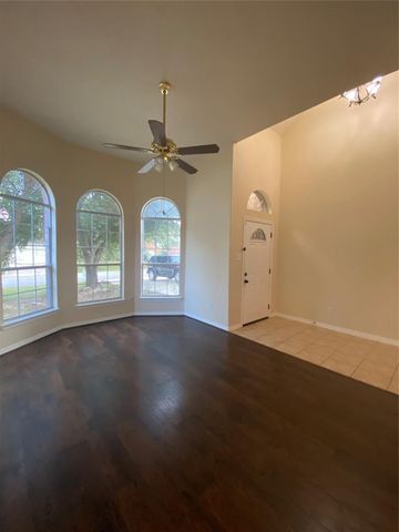 9210 Hidden Lake E, Magnolia, TX 77354