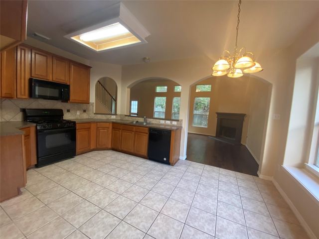 9210 Hidden Lake E, Magnolia, TX 77354