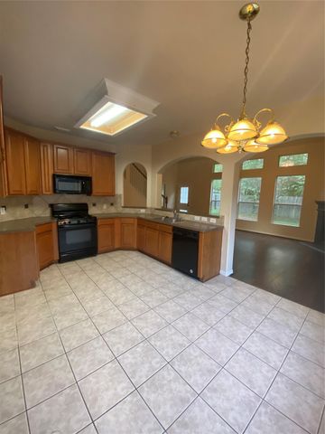 9210 Hidden Lake E, Magnolia, TX 77354