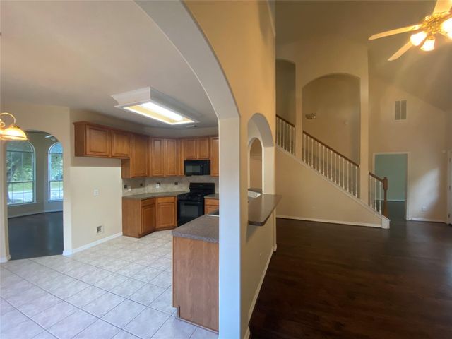 9210 Hidden Lake E, Magnolia, TX 77354