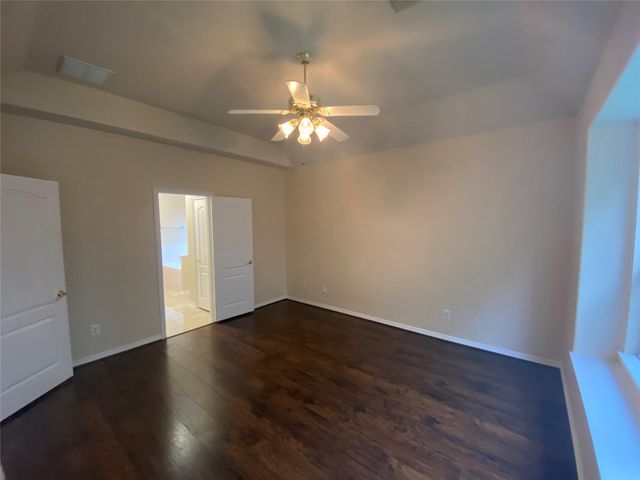 9210 Hidden Lake E, Magnolia, TX 77354