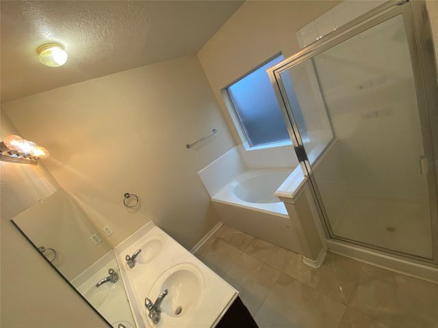 9210 Hidden Lake E, Magnolia, TX 77354
