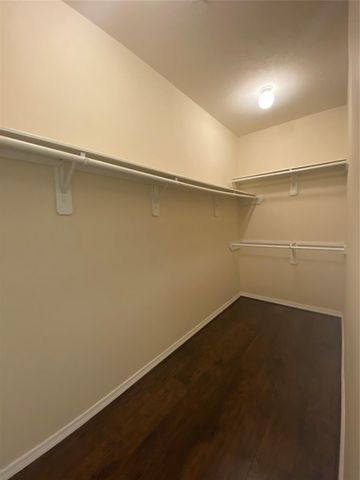 9210 Hidden Lake E, Magnolia, TX 77354