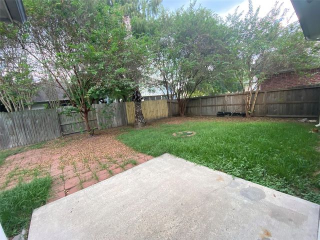 9210 Hidden Lake E, Magnolia, TX 77354