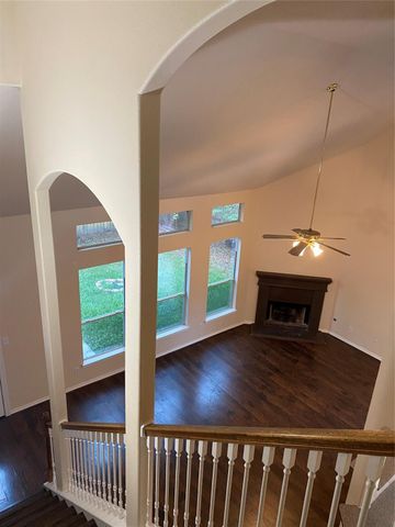 9210 Hidden Lake E, Magnolia, TX 77354