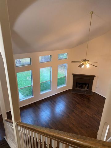 9210 Hidden Lake E, Magnolia, TX 77354
