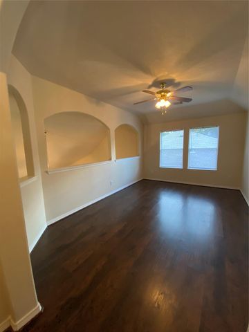 9210 Hidden Lake E, Magnolia, TX 77354