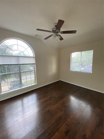 9210 Hidden Lake E, Magnolia, TX 77354