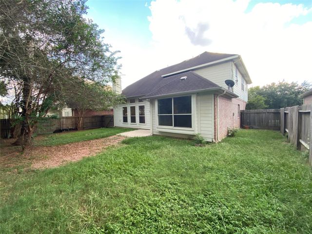 9210 Hidden Lake E, Magnolia, TX 77354