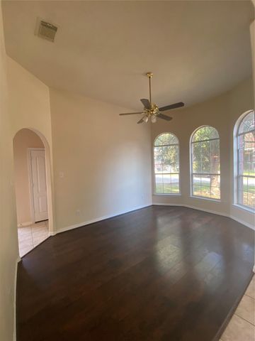 9210 Hidden Lake E, Magnolia, TX 77354