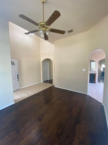 9210 Hidden Lake E, Magnolia, TX 77354