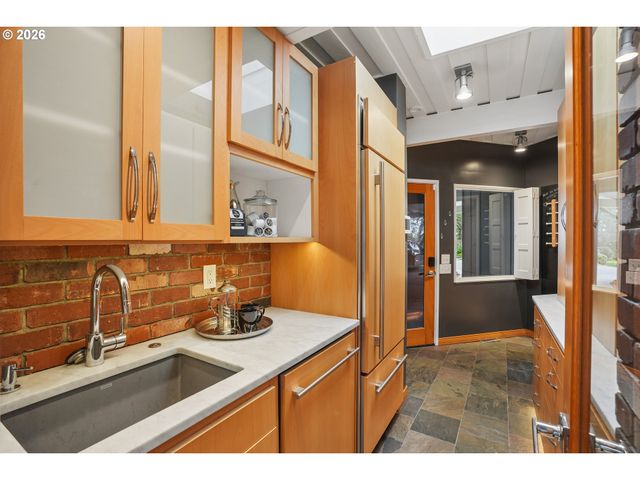 2525 BIRDHILL Dr S, Salem, OR 97302