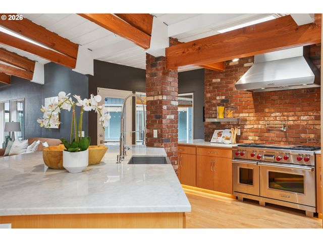 2525 BIRDHILL Dr S, Salem, OR 97302