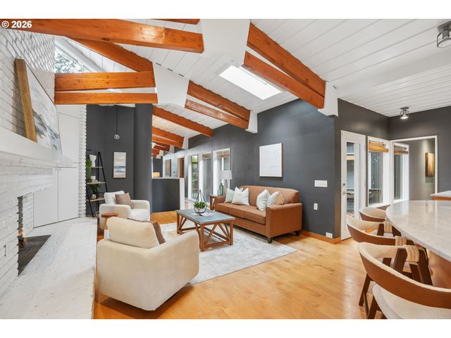 2525 BIRDHILL Dr S, Salem, OR 97302