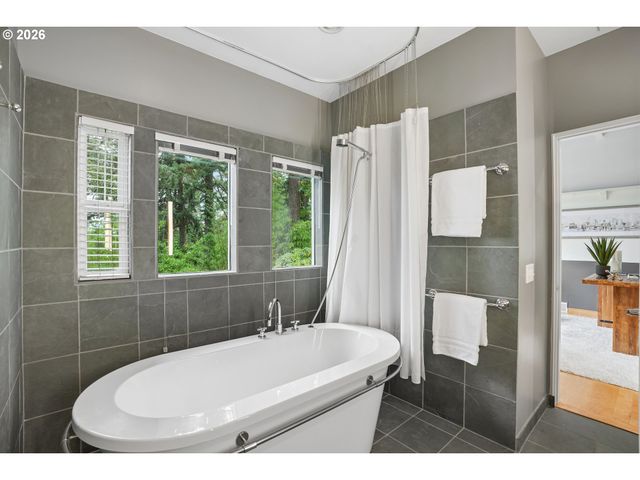 2525 BIRDHILL Dr S, Salem, OR 97302