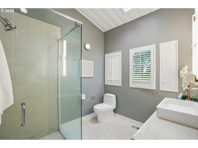 2525 BIRDHILL Dr S, Salem, OR 97302