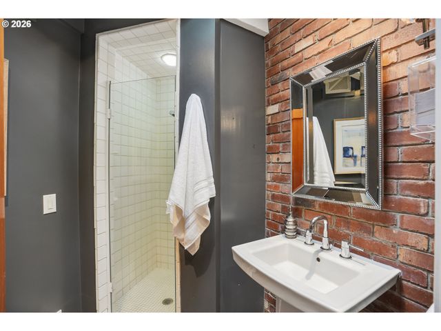 2525 BIRDHILL Dr S, Salem, OR 97302