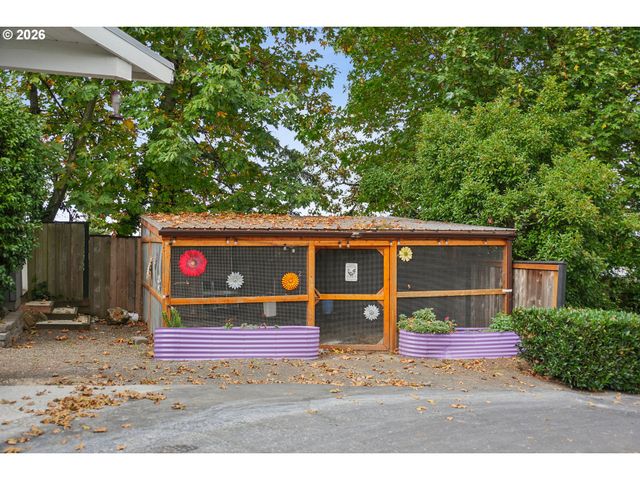 2525 BIRDHILL Dr S, Salem, OR 97302