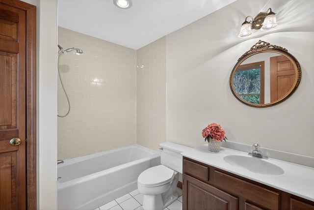 4 Earl Road, Sandwich, MA 02563