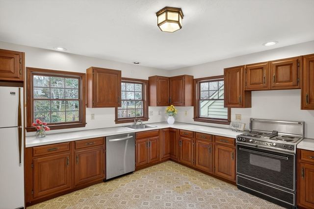 4 Earl Road, Sandwich, MA 02563