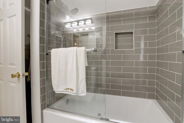 6703 OAK DR, Alexandria, VA 22306