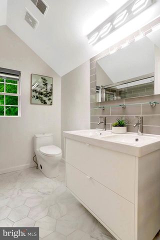 6703 OAK DR, Alexandria, VA 22306