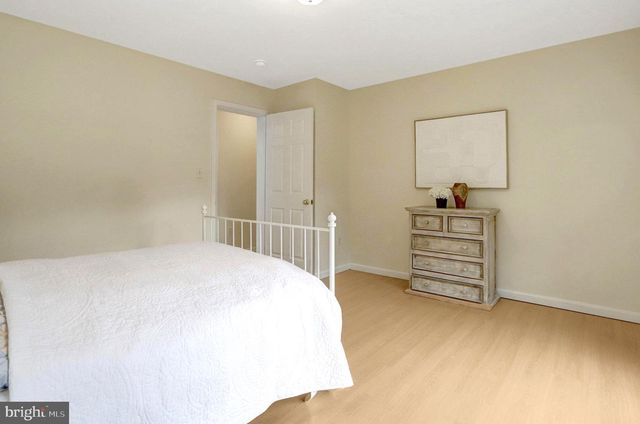 6703 OAK DR, Alexandria, VA 22306