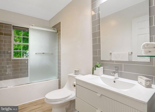 6703 OAK DR, Alexandria, VA 22306