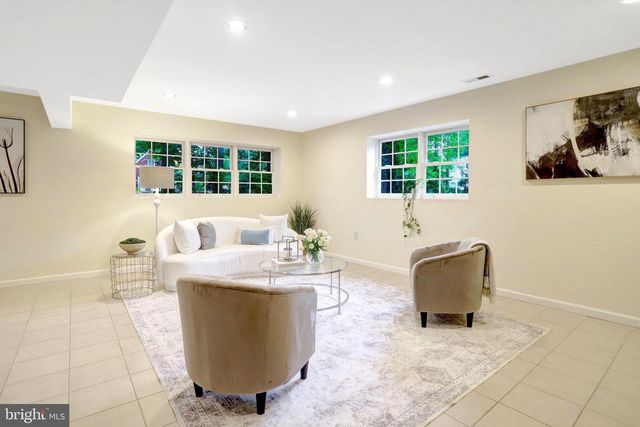 6703 OAK DR, Alexandria, VA 22306