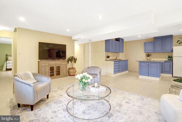 6703 OAK DR, Alexandria, VA 22306