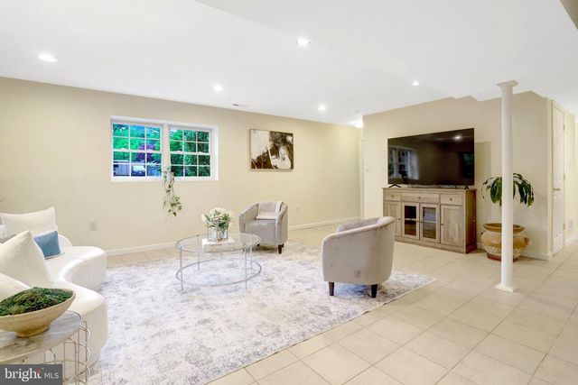 6703 OAK DR, Alexandria, VA 22306