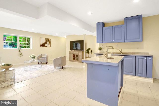 6703 OAK DR, Alexandria, VA 22306