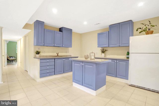 6703 OAK DR, Alexandria, VA 22306