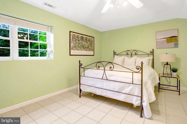 6703 OAK DR, Alexandria, VA 22306