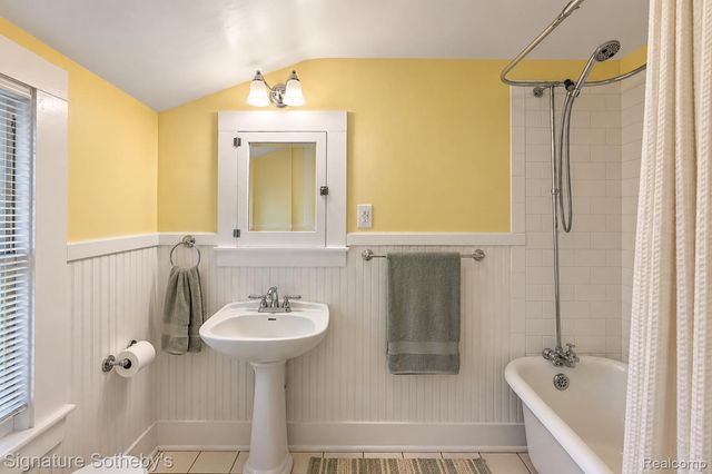 233 E Farnum Avenue, Royal Oak, MI 48067
