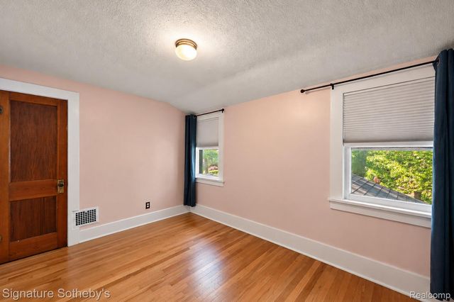 233 E Farnum Avenue, Royal Oak, MI 48067